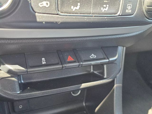 2016 Chevrolet Colorado Crew Cab - Image 19