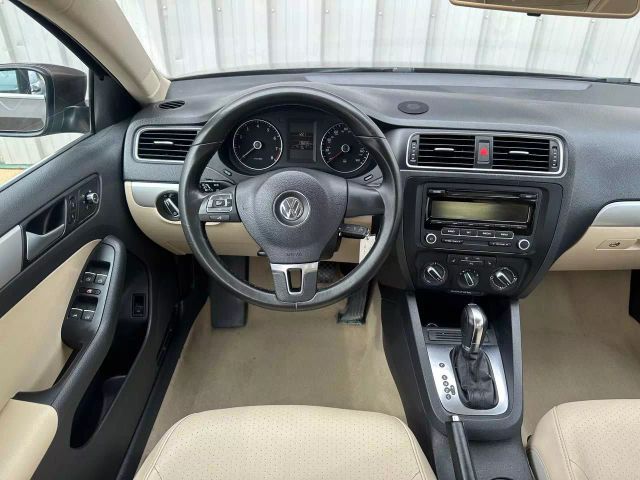 2014 Volkswagen Jetta - Image 24