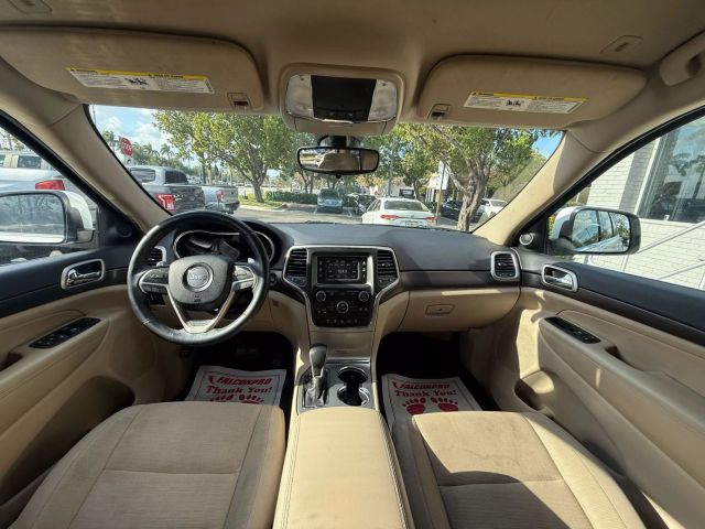 2017 Jeep Grand Cherokee - Image 18