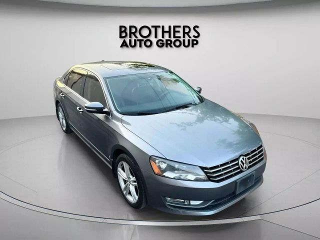 2014 Volkswagen Passat - Image 2