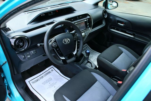2018 Toyota Prius C - Image 13