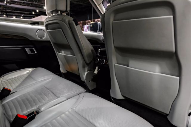 2017 Land Rover Discovery Hse Luxury Sport Utility 4d - Image 38