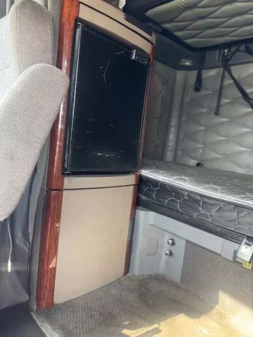 2017 Freightliner Cascadia - Image 7
