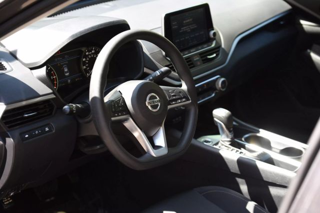 2021 Nissan Altima - Image 18