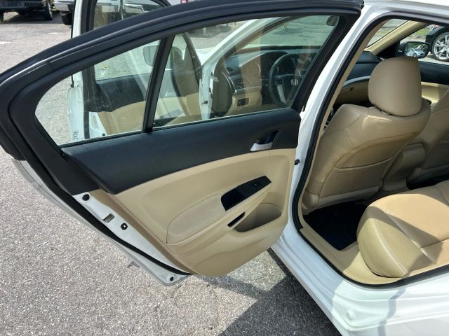 2012 Honda Accord - Image 11