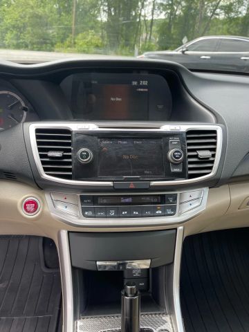 2015 Honda Accord - Image 19