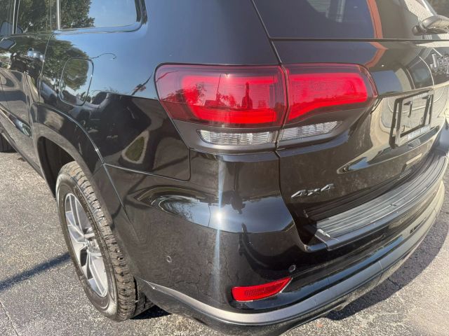 2018 Jeep Grand Cherokee - Image 12