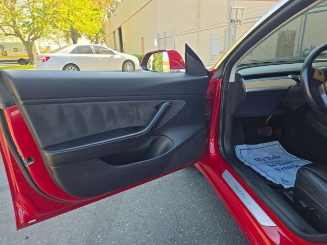 2018 Tesla Model 3 - Image 12