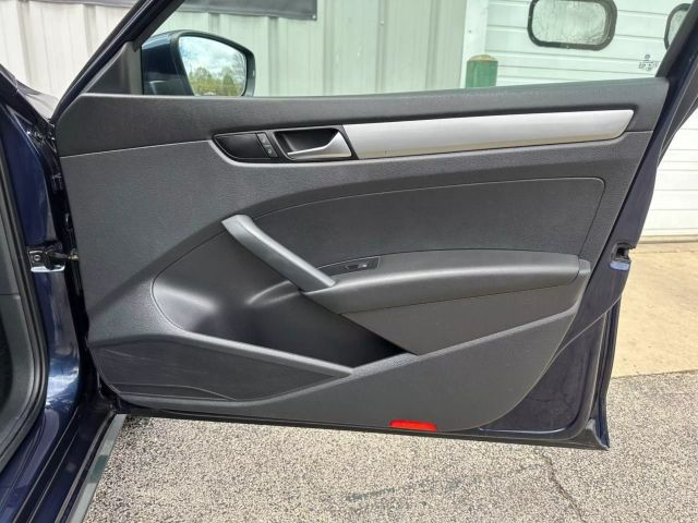 2014 Volkswagen Passat - Image 22