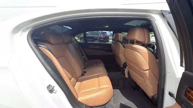 2015 Bmw 7 Series - Image 17