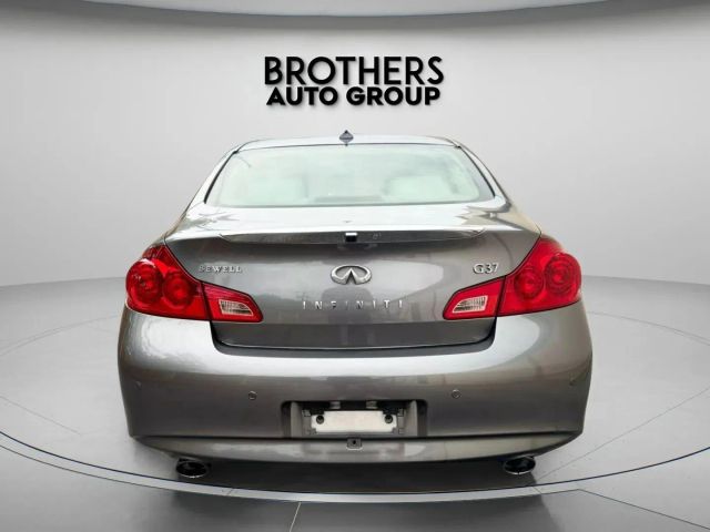 2011 Infiniti G - Image 8