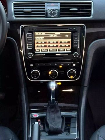 2014 Volkswagen Passat - Image 25