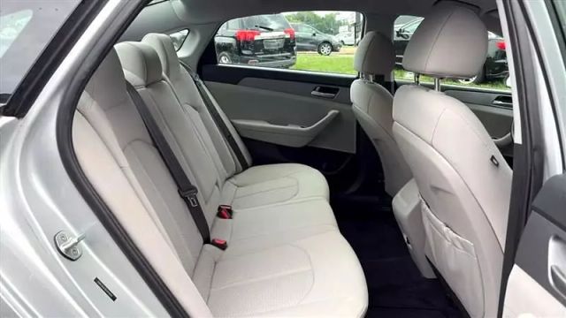 2019 Hyundai Sonata - Image 17