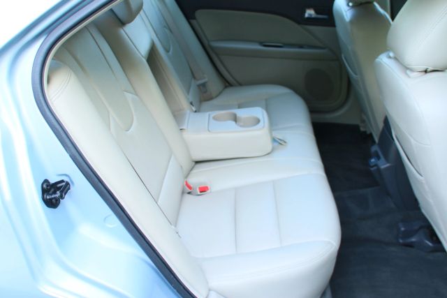 2011 Ford Fusion - Image 17