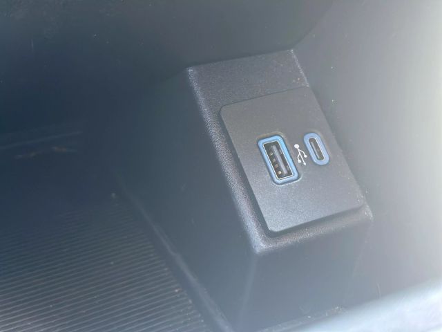 2022 Ford Edge - Image 11