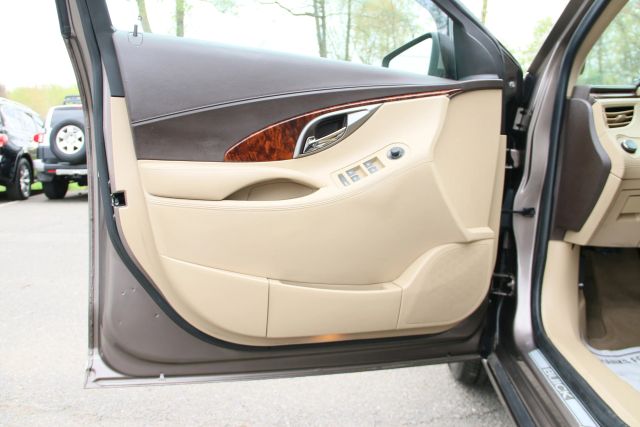 2012 Buick Lacrosse - Image 9