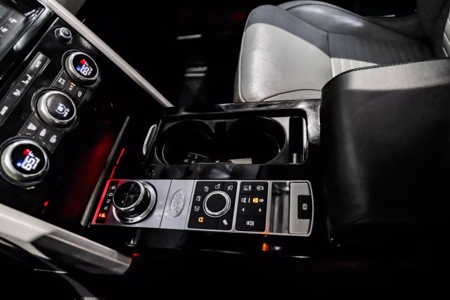 2017 Land Rover Discovery Hse Luxury Sport Utility 4d - Image 28