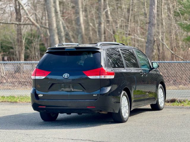 2013 Toyota Sienna Xle Minivan 4d - Image 6