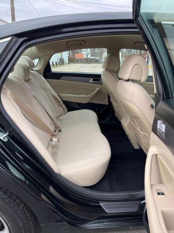 2015 Hyundai Sonata Se Sedan 4d - Image 12