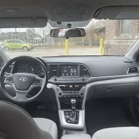 2017 Hyundai Elantra - Image 6