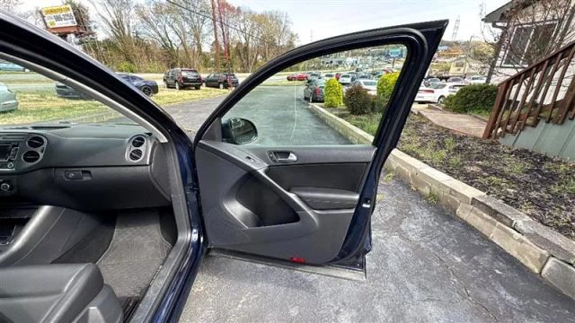 2012 Volkswagen Tiguan - Image 15
