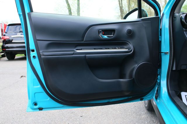 2018 Toyota Prius C - Image 11