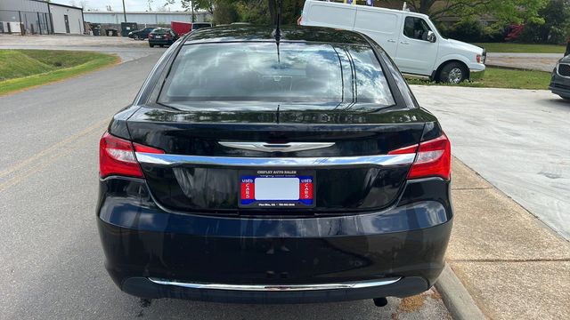 2013 Chrysler 200 - Image 4