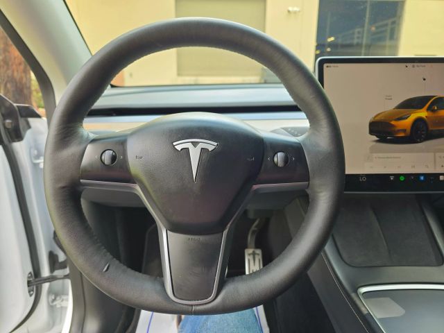 2022 Tesla Model Y - Image 16