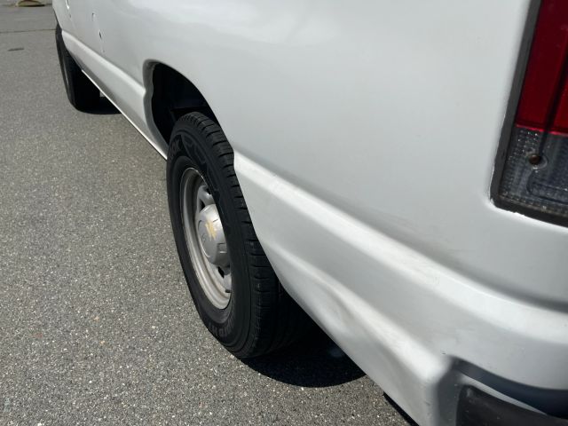 2005 Ford E150 Super Duty Cargo - Image 22