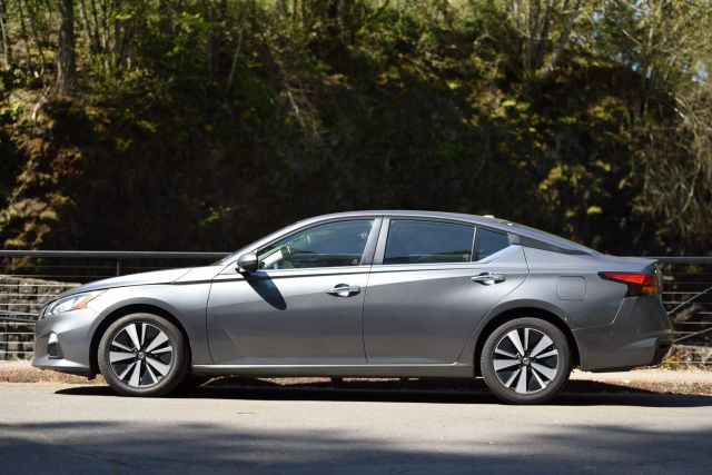 2021 Nissan Altima - Image 2