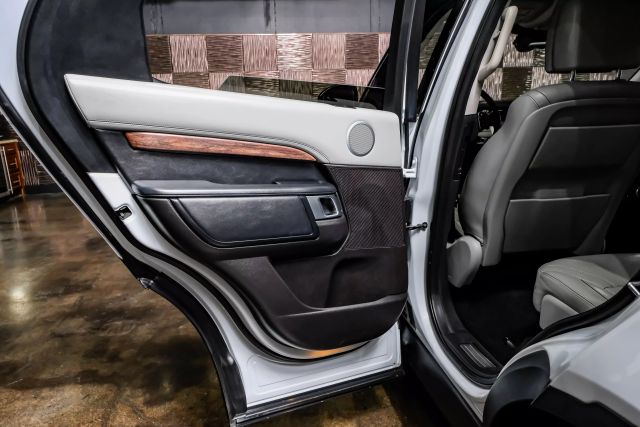 2017 Land Rover Discovery Hse Luxury Sport Utility 4d - Image 49