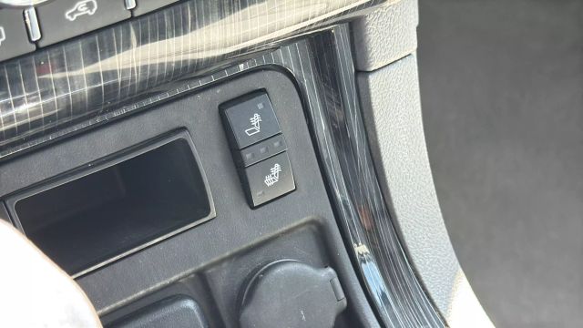 2017 Chevrolet Traverse - Image 28