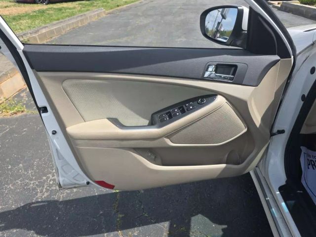 2012 Kia Optima - Image 9