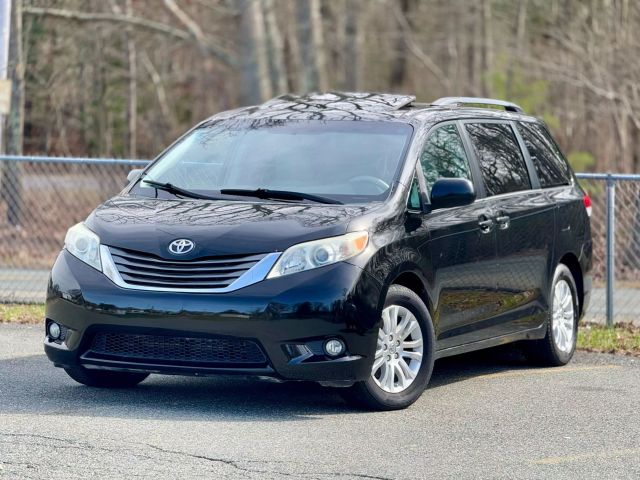 2013 Toyota Sienna Xle Minivan 4d - Image 1