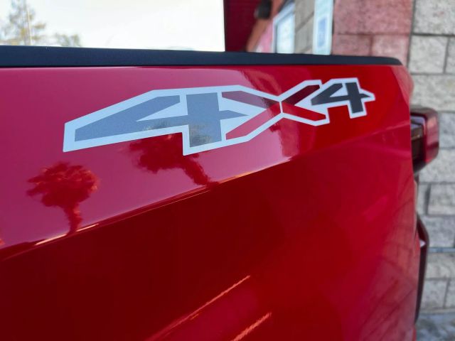 2019 Chevrolet Silverado 1500 Crew Cab - Image 5