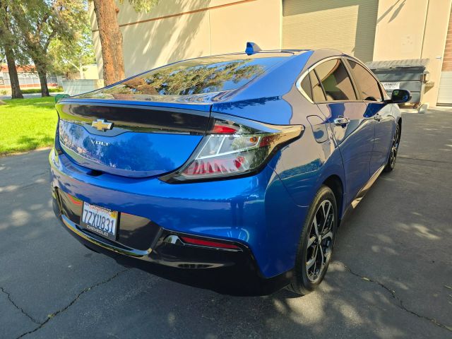 2017 Chevrolet Volt - Image 8
