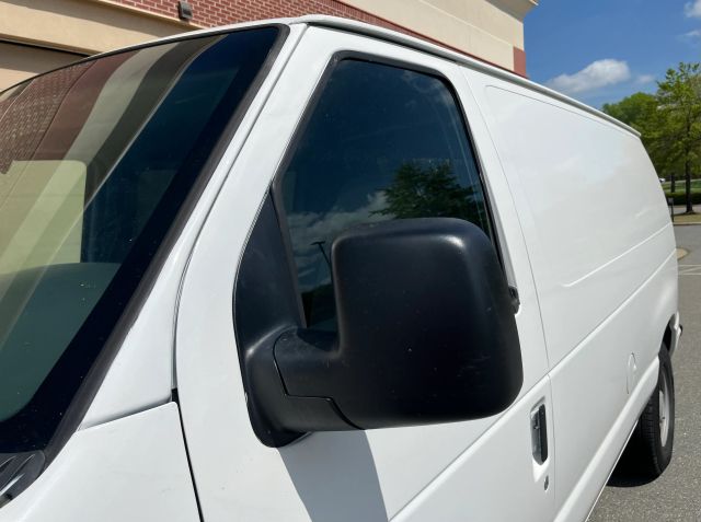 2005 Ford E150 Super Duty Cargo - Image 21
