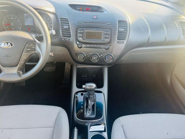 2018 Kia Forte - Image 22