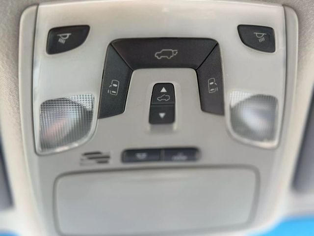 2013 Toyota Sienna Xle Minivan 4d - Image 20