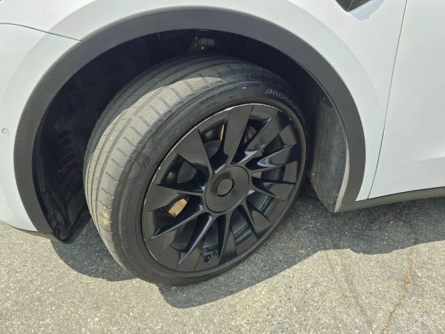 2022 Tesla Model Y - Image 10