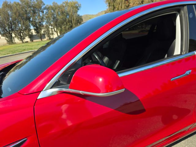 2018 Tesla Model 3 - Image 10
