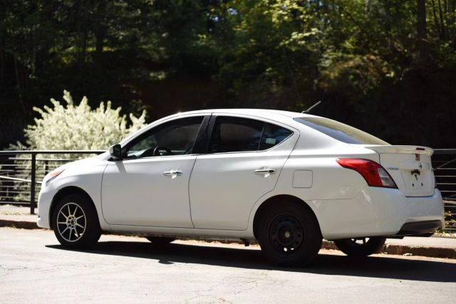 2018 Nissan Versa - Image 3