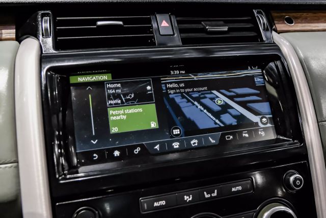 2017 Land Rover Discovery Hse Luxury Sport Utility 4d - Image 24