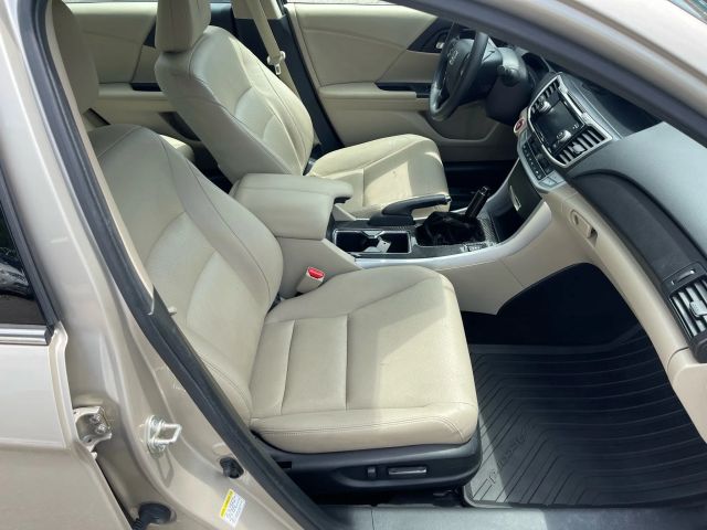 2015 Honda Accord - Image 16