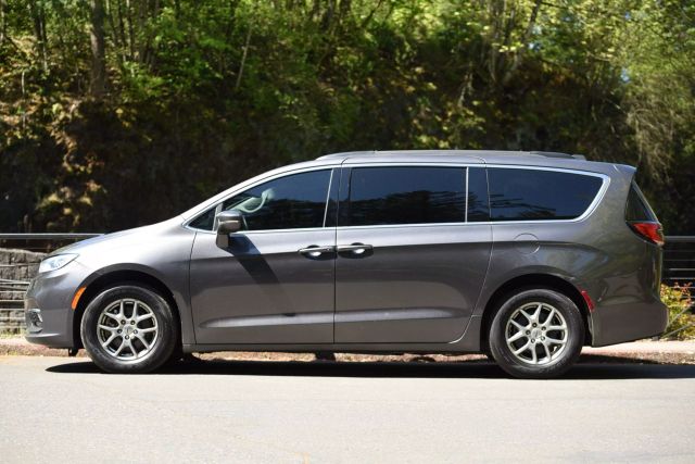 2021 Chrysler Pacifica - Image 2