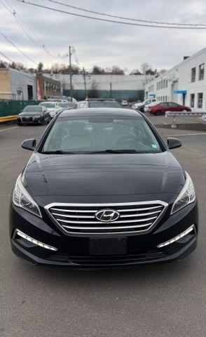 2015 Hyundai Sonata Se Sedan 4d - Image 2