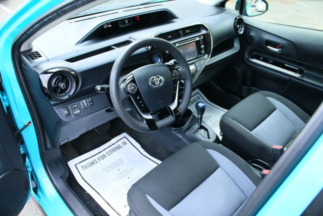 2018 Toyota Prius C - Image 14