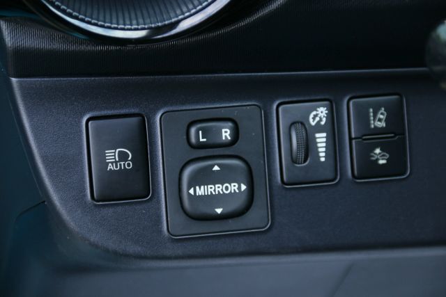 2018 Toyota Prius C - Image 20