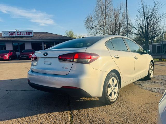 2018 Kia Forte - Image 9