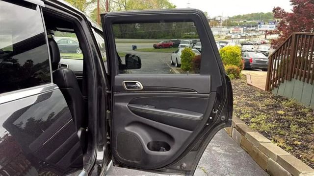 2015 Jeep Grand Cherokee - Image 16